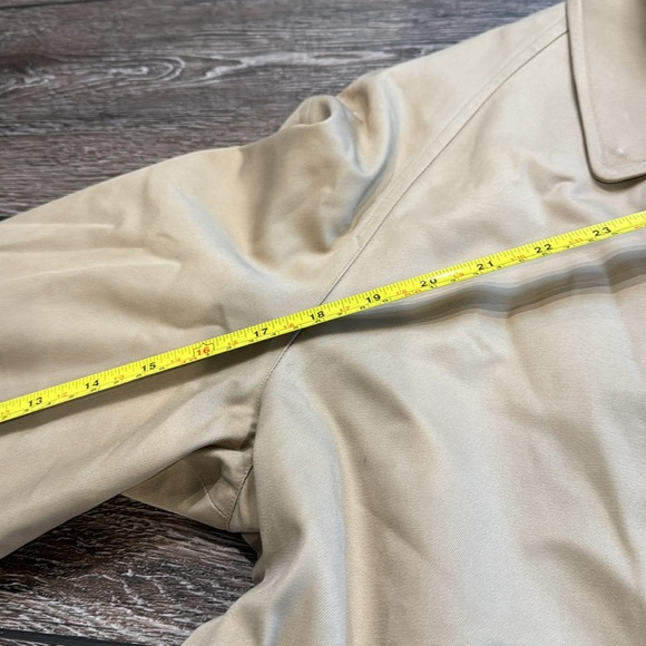 Authentic Burberry trench coat with removable inside liner - Picture 16 of 16